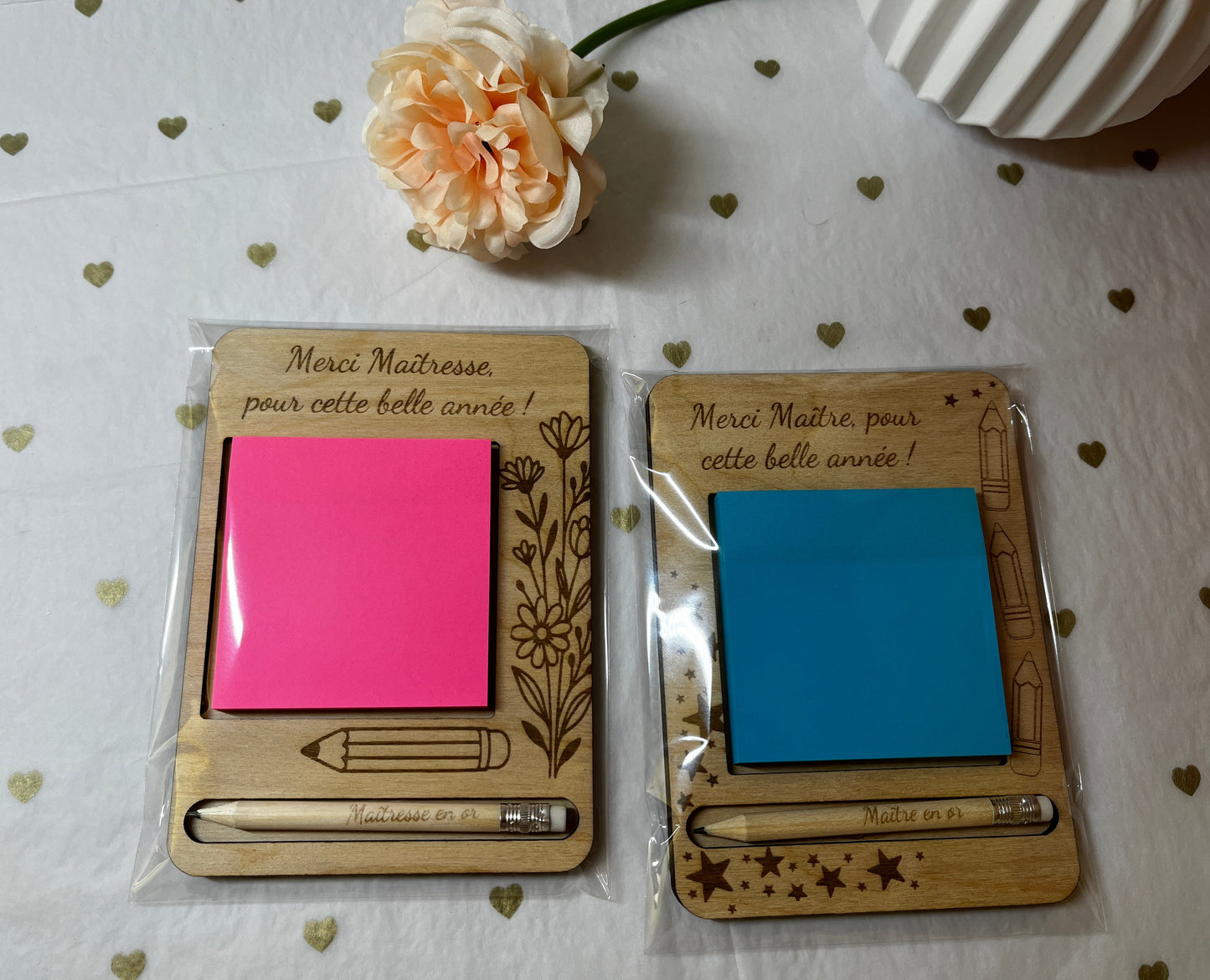 Bloc-notes en bois personnalisé + crayon gravé : “Merci Maîtresse”