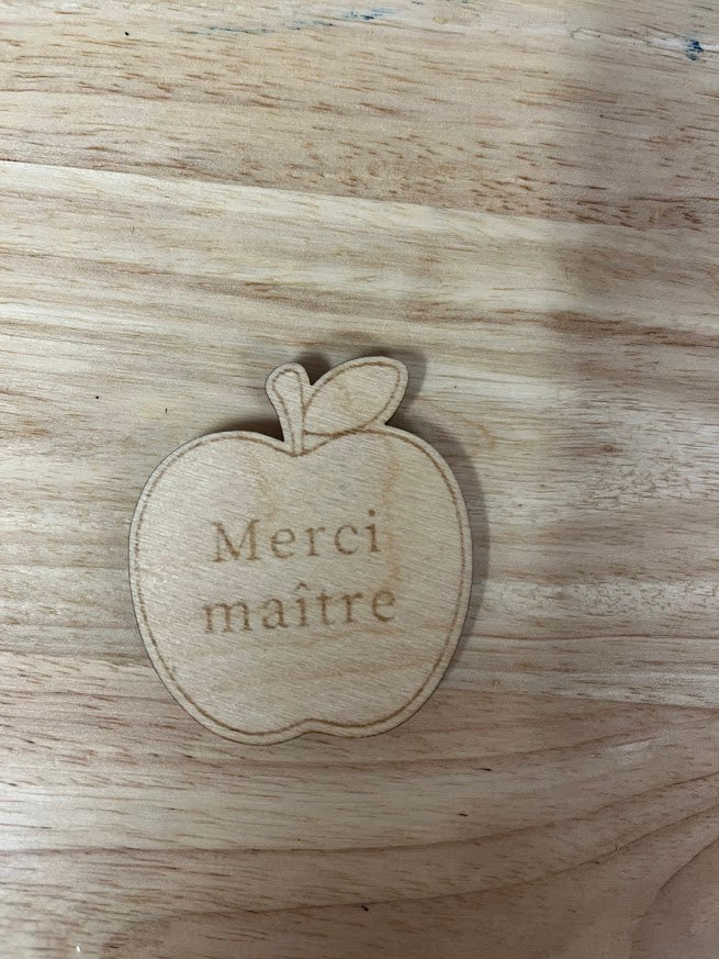 Aimant en bois gravé personnalisé
