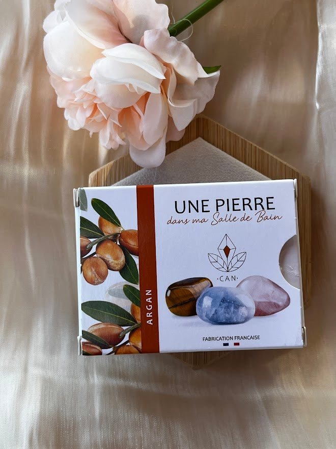 Savon Artisanal avec Pierre Naturelle : 99% Ingrédients Naturels