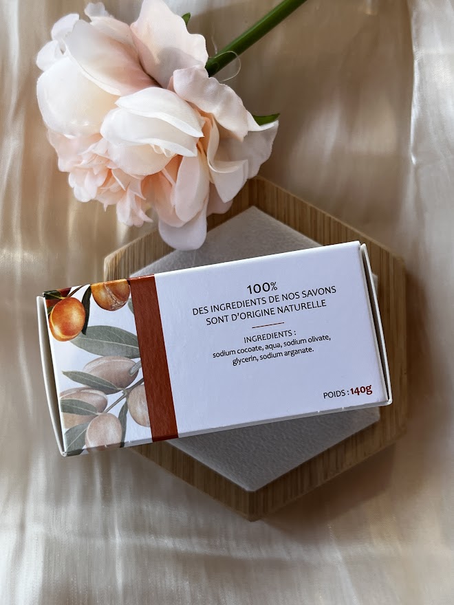 Savon Artisanal avec Pierre Naturelle : 99% Ingrédients Naturels