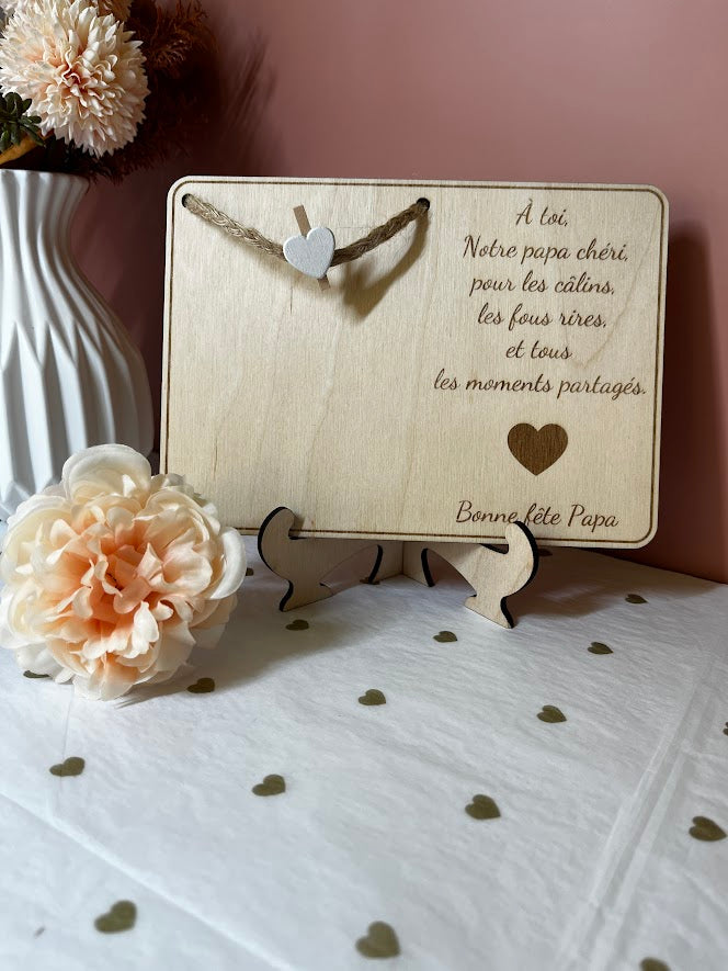 Carte en bois personnalisée avec support : pince cœur pour photo