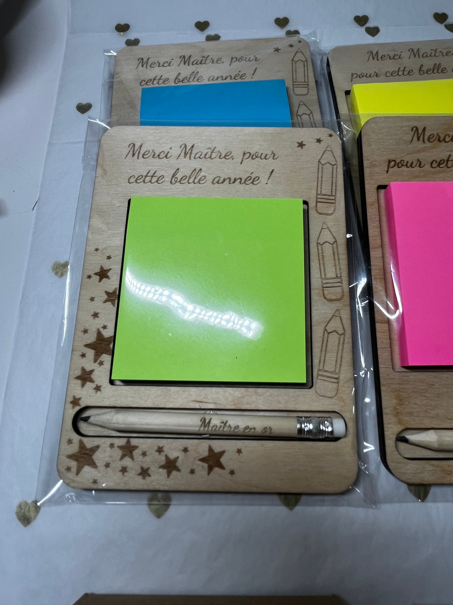 Bloc-notes en bois personnalisé + crayon gravé : “Merci Maîtresse”