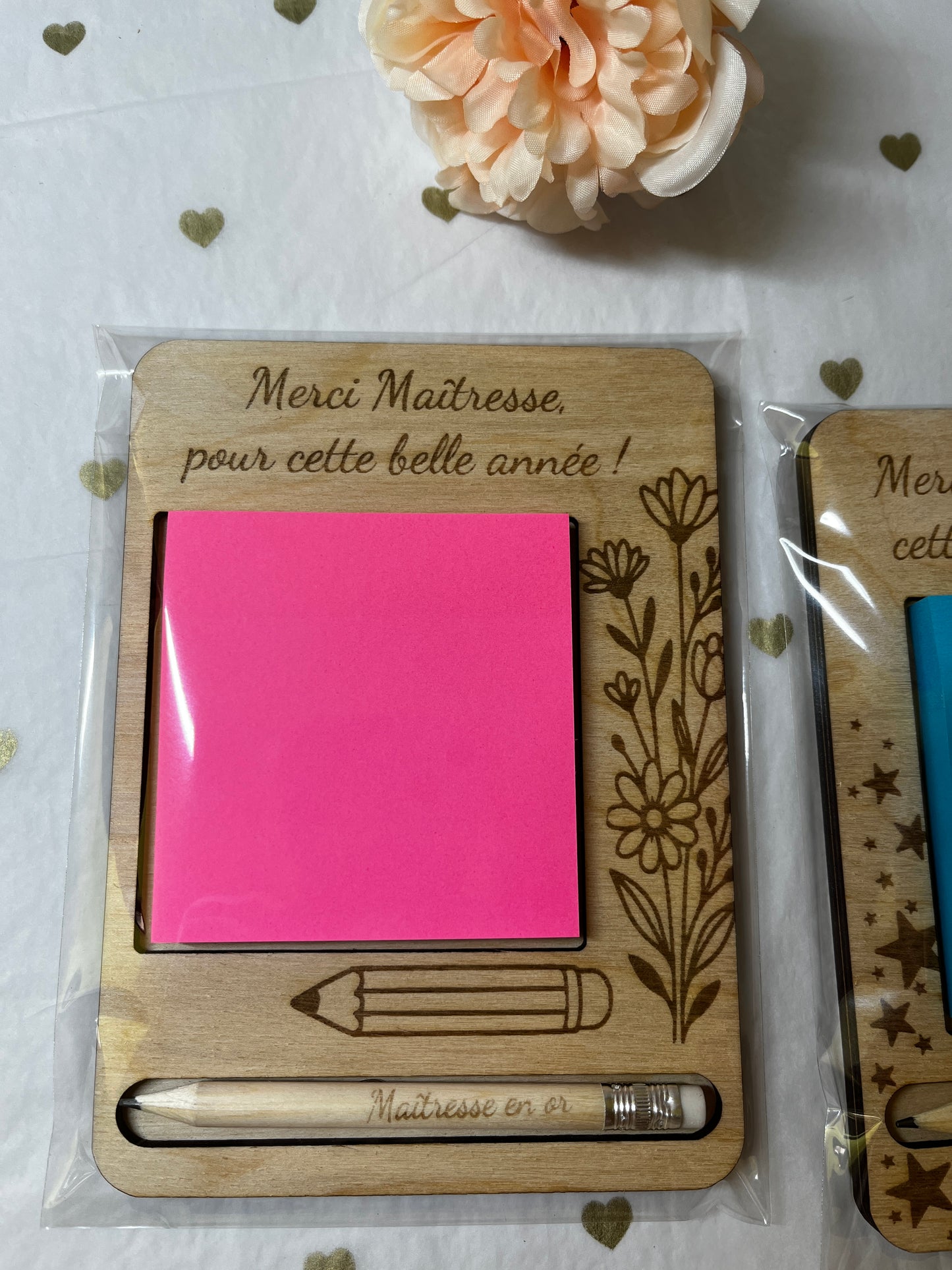 Bloc-notes en bois personnalisé + crayon gravé : “Merci Maîtresse”