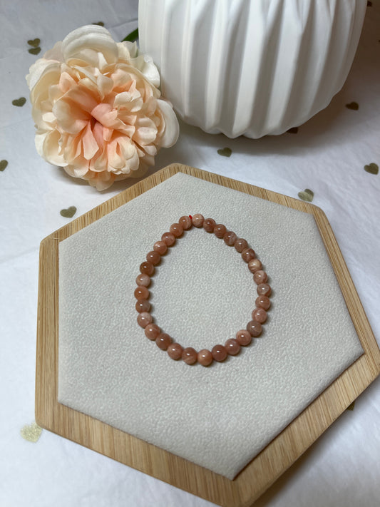 Bracelet en Pierre de Lune Rose (6 mm) : Douceur & Harmonie pour Mamans et Futures Mamans