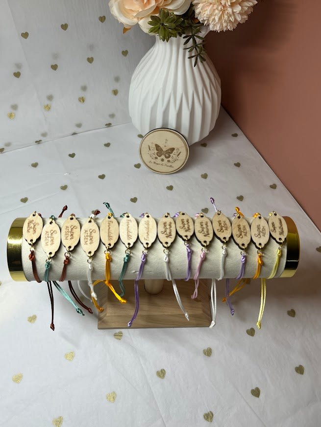 Bracelet cordon à message en bois gravé