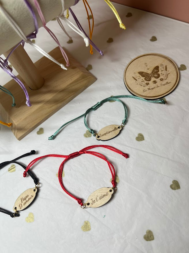 Bracelet cordon à message en bois gravé
