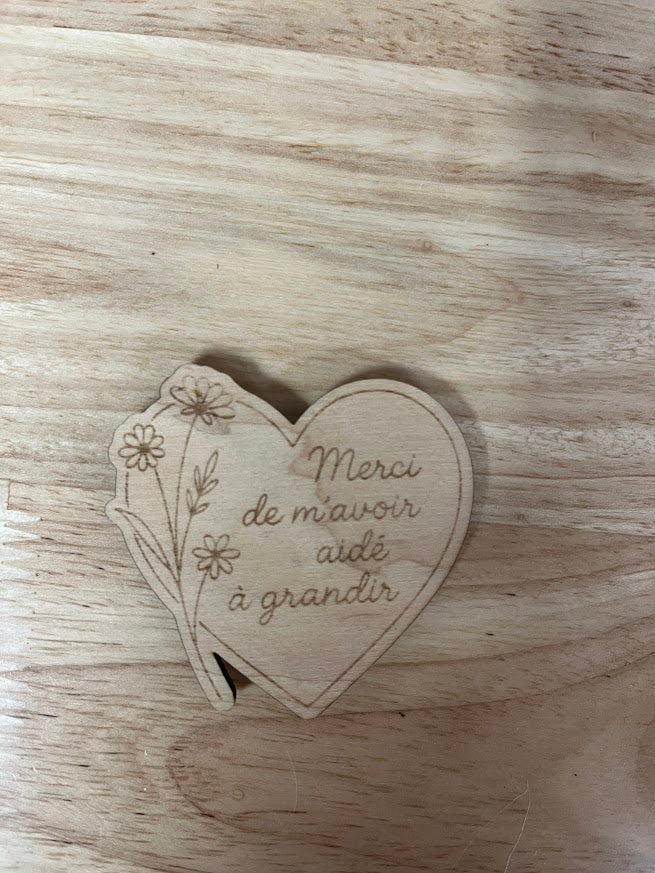 Aimant en bois gravé personnalisé