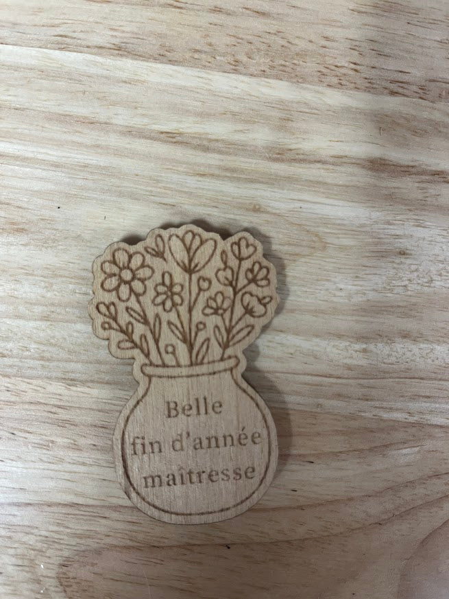 Aimant en bois gravé personnalisé
