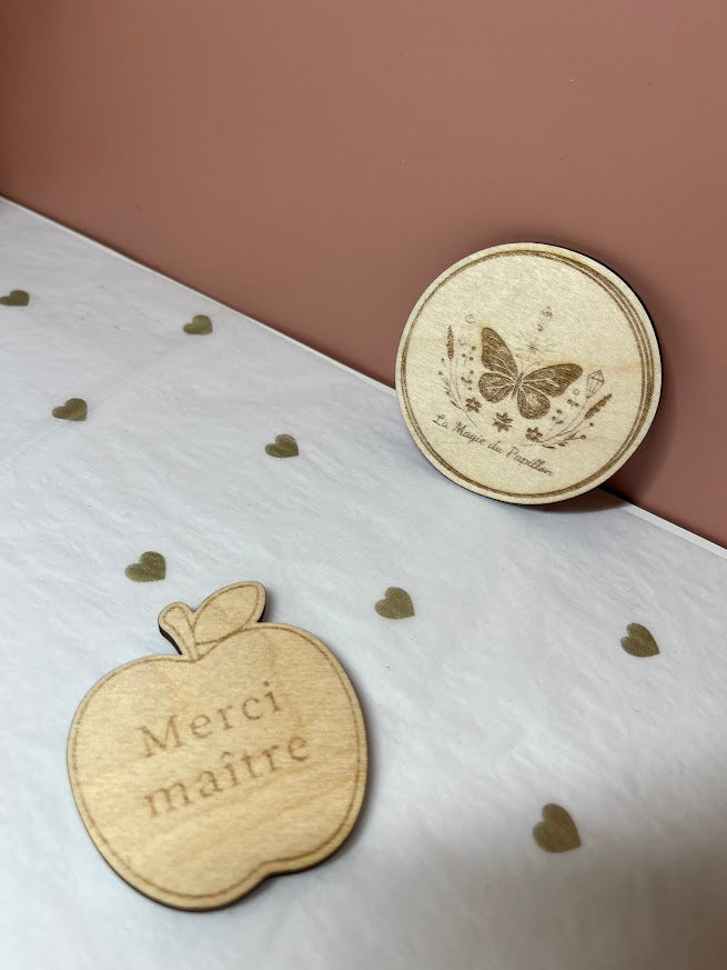 Aimant en bois gravé personnalisé