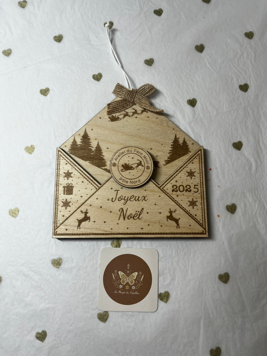 Enveloppe en bois à suspendre