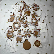 Lot de 18 ornements de Noël Collection : "Pain d’Épice"