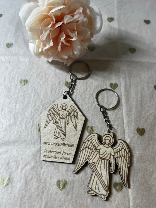 Porte-clés Archange Michaël en bois de bouleau : Talisman de protection divine