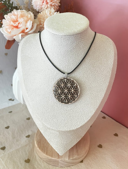Collier Fleur de Vie en bois : Création artisanale