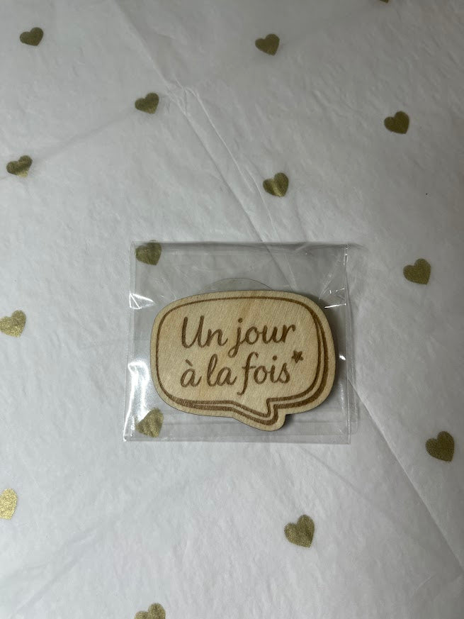 Aimant en bois Mantra positif