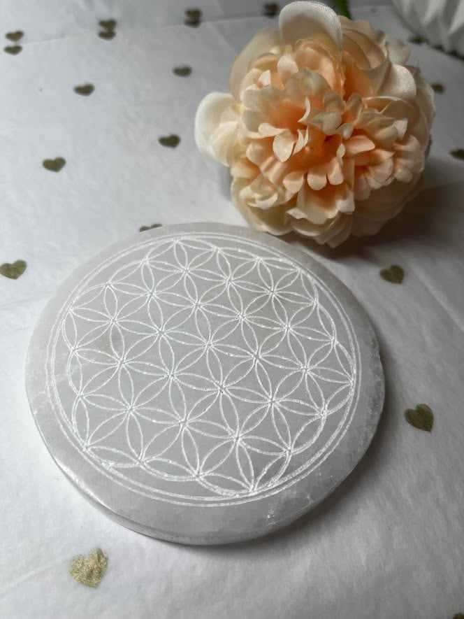Plaque en Sélénite Fleur de Vie ( 10cm) : Purification & Rechargement