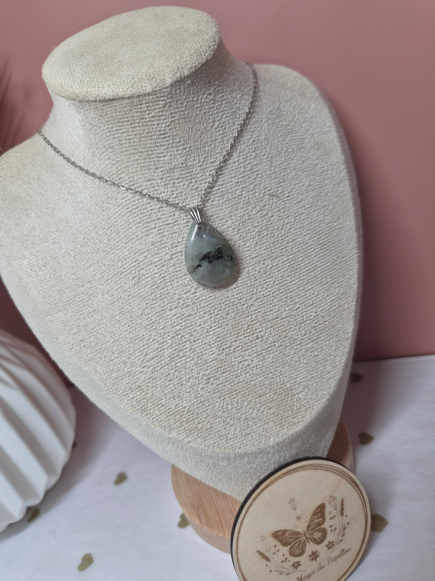 Collier Pendentif Goutte Pierre Naturelle