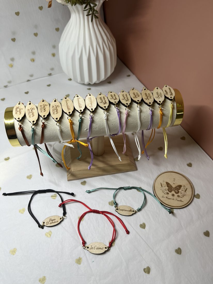 Bracelet cordon à message en bois gravé